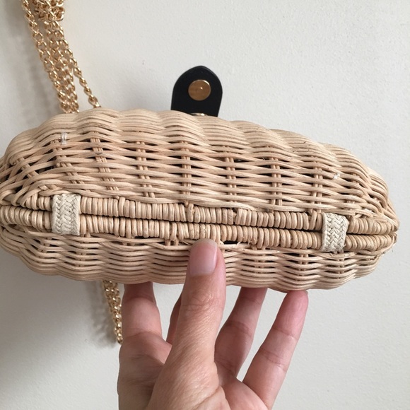 Wicker Clam Shell Purse - Picture 10 of 16